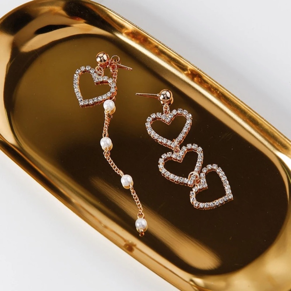 Asymmetrical Heart Rhinestones Earrings - Picture 3 of 6